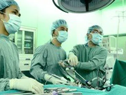 Một bác sĩ Indonesia đến Bệnh viện ĐH Y dược TP.HCM điều trị ung thư