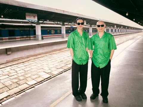 Vũ Ngọc và Son làm show tại ga Sài Gòn