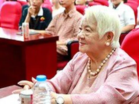 95 tuổi đạo diễn Xuân Phượng vẫn làm việc hăng say