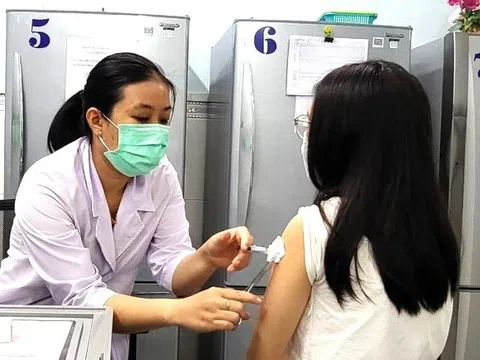 Người dân TP.HCM đưa con đi tiêm vaccine bạch hầu tăng đột biến