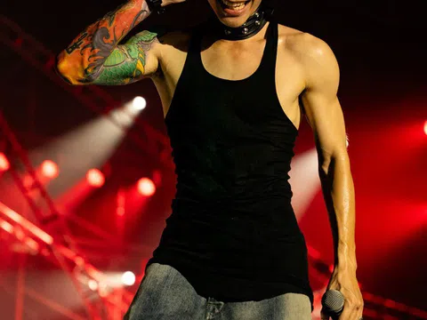 Thời trang 'điên loạn' của rapper MCK