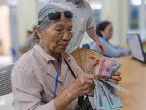 Có gì mới khi nhận lương hưu, trợ cấp qua thẻ ngân hàng và các app?
