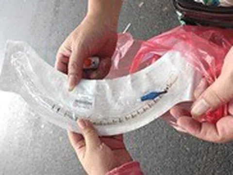 Bệnh viện thiếu thuốc cục bộ, người bệnh xoay xở đủ đường
