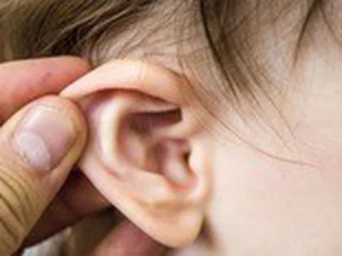Có nên làm sạch, lấy ráy tai cho trẻ mỗi ngày?