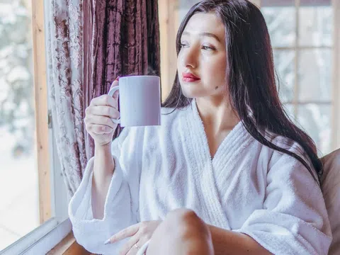 Mãi không hết mụn vì uống nhiều cà phê