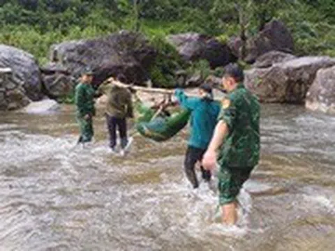 Cứu sống người đàn ông bị rơi xuống vực trong rừng đã 4 ngày