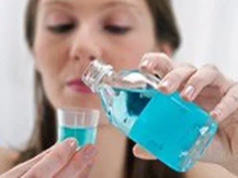 Bổ sung tùy tiện, trẻ thừa flour cũng nguy cơ gây hỏng răng, xương cong, dễ gãy...