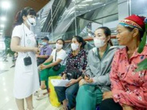 Bệnh viện phải khám ban đêm, lối ra nào giảm quá tải?