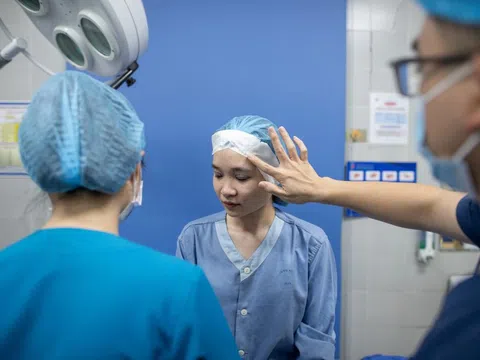 Cận cảnh quá trình phẫu thuật cắt mí của tôi