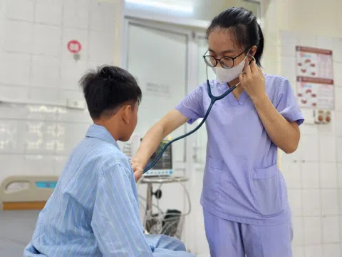 Bé trai sốt đến 40 độ C, nhập viện mới biết nhiễm vi khuẩn hiếm