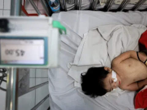 Khung cảnh bên trong 'điểm nóng' bệnh sởi ở TP.HCM