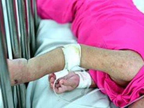Nhiều bệnh nhi nội trú được chích ngừa vắc xin sởi miễn phí