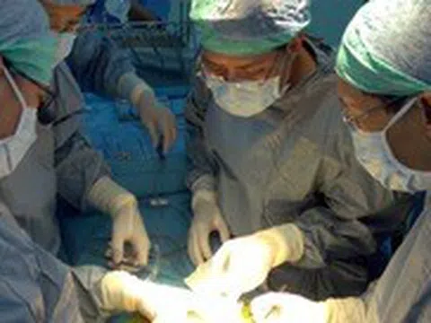 Giải phóng gần 1,5 lít nước trong thận cứu bé gái 5 tháng tuổi