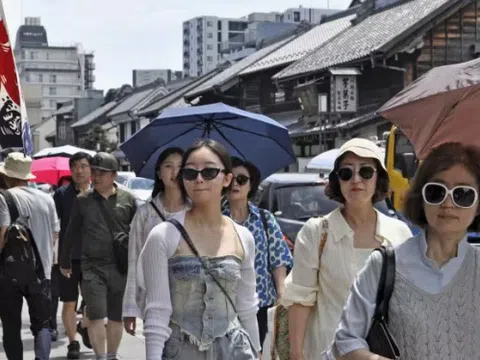 Hàng hiệu hồi sinh ở Nhật Bản nhờ khách Trung Quốc
