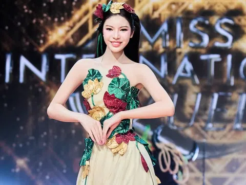 Tường San diễn trang phục 'Mục đồng mơ trưa'