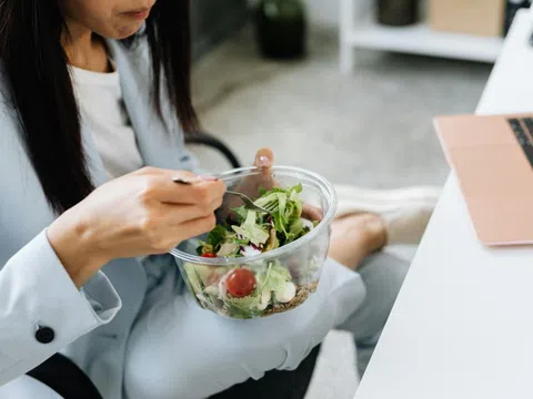 4 mẹo ăn uống ngăn ngừa mụn