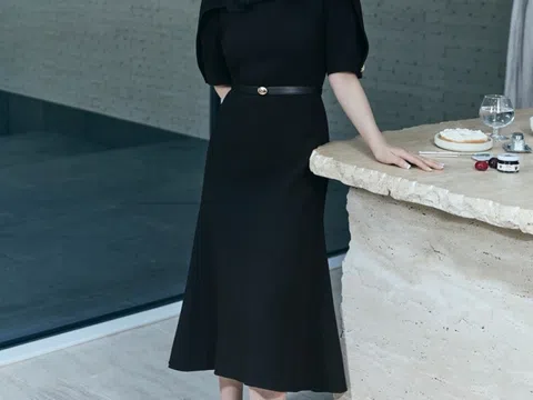 Song Hye Kyo tỏa sáng với đầm đơn sắc