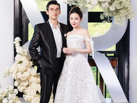 Gu mặc sánh đôi của vợ chồng Midu