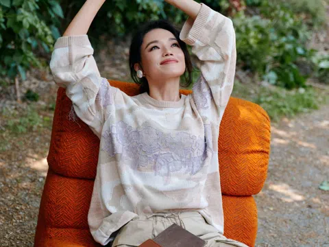 Thư Kỳ mặc thanh lịch đầu thu