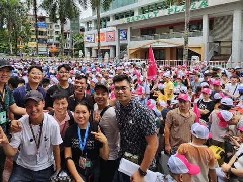 Hàng nghìn khách Việt đi Trung Quốc ngày đầu kỳ nghỉ lễ
