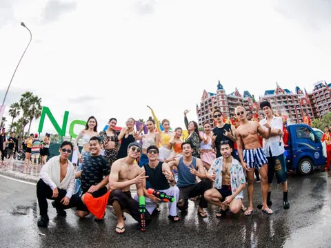 Hàng chục nghìn người đổ về NovaWorld Phan Thiet dịp lễ hội té nước