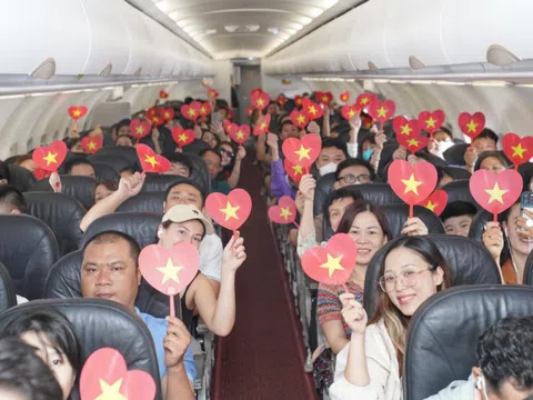 Sắc cờ đỏ sao vàng trên những chuyến bay Vietjet