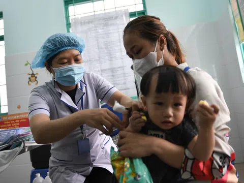 Gần 17.000 trẻ ở TP.HCM được tiêm vaccine sởi sau 4 ngày