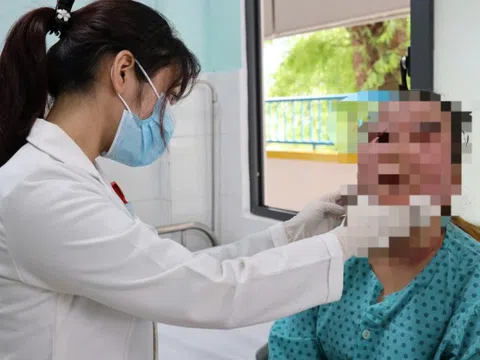 Mua 'combo tái tạo da' trên TikTok rồi tự lột da tại nhà, phải nhập viện