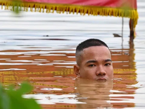 Cách xử lý nước ăn uống trong mùa lũ lụt