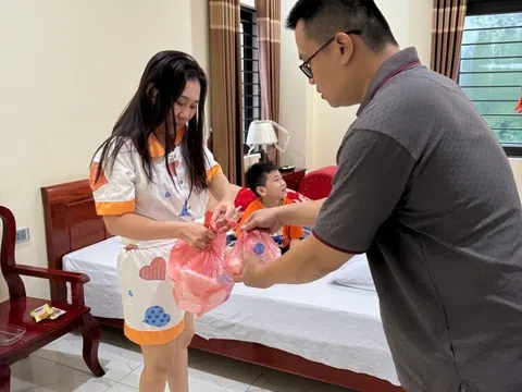 Nhiều khách sạn vùng lũ mở cửa hỗ trợ người dân, du khách