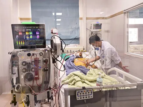Hút ra nhiều bùn và đất đá trong phế quản của nạn nhân Làng Nủ