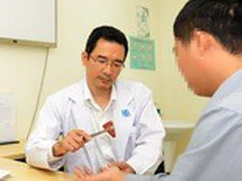 Tay chân người đàn ông bị biến dạng khớp kỳ quái vì căn bệnh này