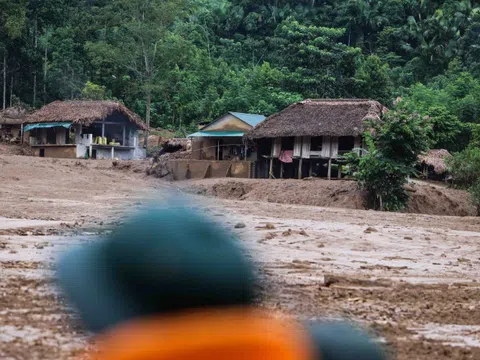 Tập trung cứu chữa bé gái 11 tuổi ở Làng Nủ