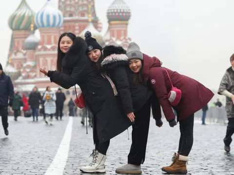 Tour Nga vẫn mờ mịt