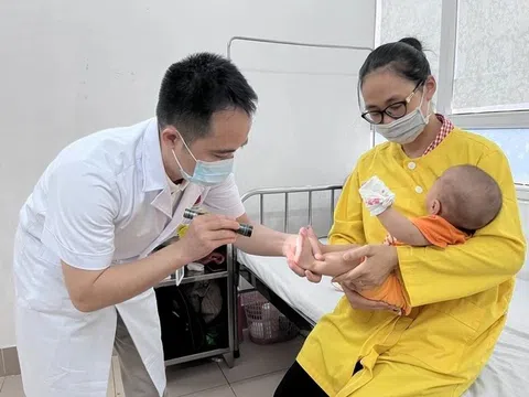 Bệnh truyền nhiễm hay mắc ở trẻ em khi giao mùa