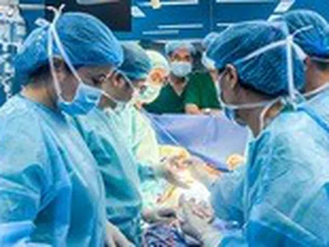 Bác sĩ Việt hồi sinh những lá phổi, phấn đấu trở thành trung tâm của vùng
