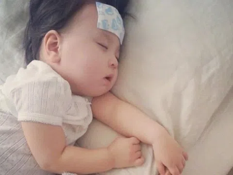 3 điều cần biết khi chăm sóc trẻ bị sốt