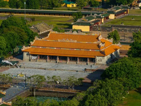 Điện Thái Hòa vừa trùng tu vừa mở cửa đón khách