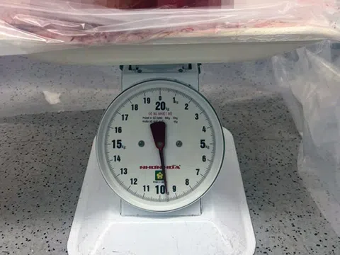 Người phụ nữ mang khối u vú nặng gần 10kg