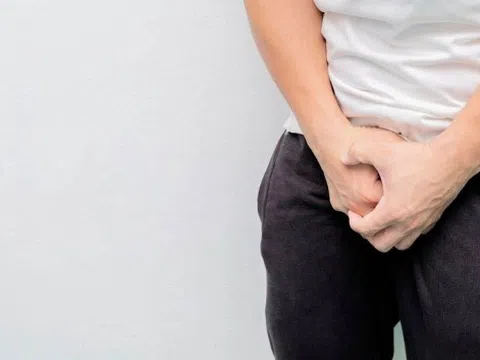 Nam thanh niên nhiễm khuẩn tụ cầu vàng ở ‘cậu nhỏ’