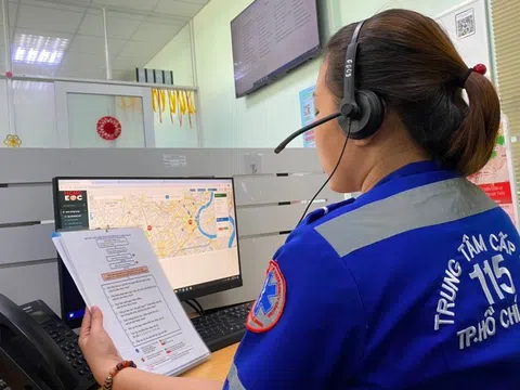 Cuộc gọi giải cứu khách nước ngoài bị kẹt trong nhà vệ sinh ở TP.HCM