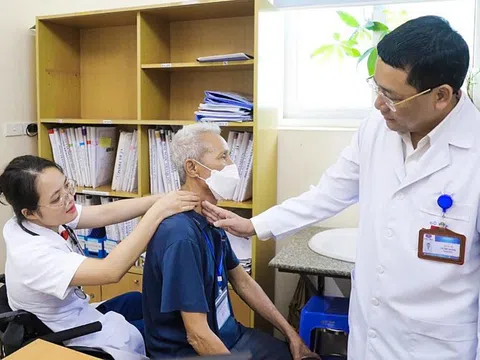 Nữ bác sĩ bị tấm kính rơi trúng đã trở lại làm việc tại Bệnh viện K