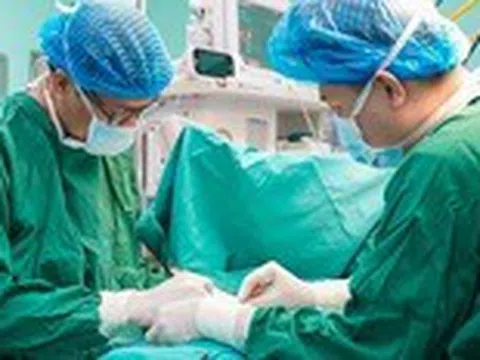 Kẹt tay vào cửa, bé gái nhập viện với búp ngón tay bị đứt lìa