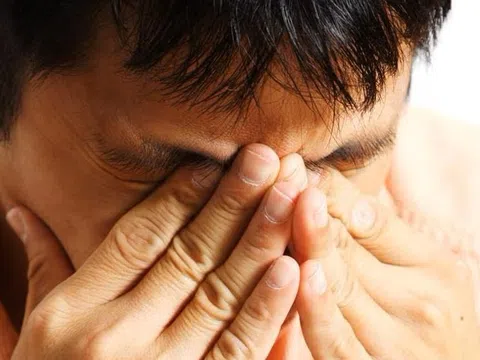 Dấu hiệu lạ ở mắt giúp người đàn ông phát hiện mắc bệnh hiếm