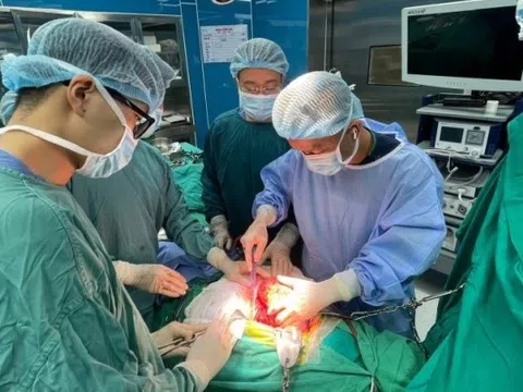 Cô gái 23 tuổi mắc ung thư thận ác tính