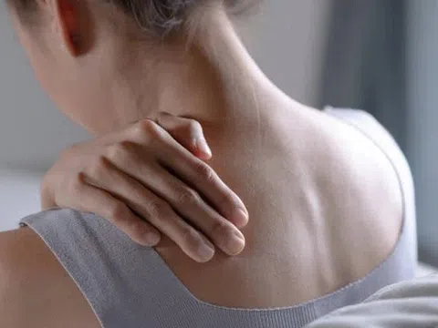 Những người dễ bị đau cổ vai gáy