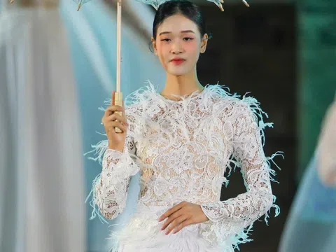 Cảm hứng mùa đông Hà Nội trên áo dài Đức Hùng