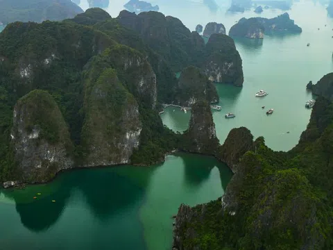 Lonely Planet gợi ý trải nghiệm trên vịnh Hạ Long