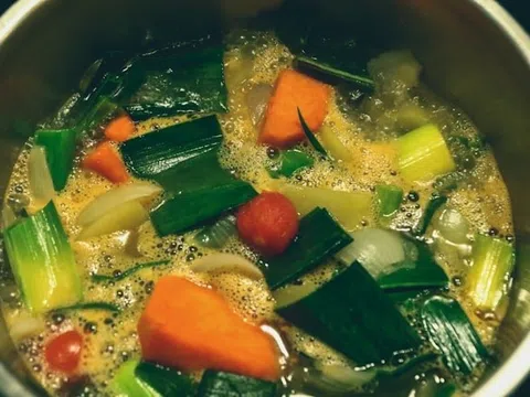 Điều gì xảy ra khi ăn cơm canh thừa?
