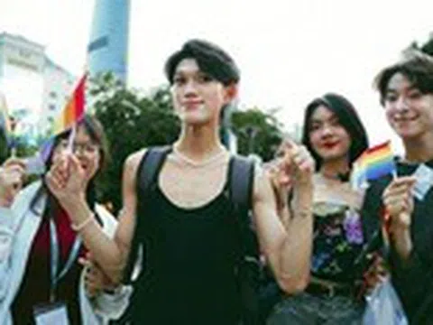 Công khai giới tính, cú sốc không của riêng ai